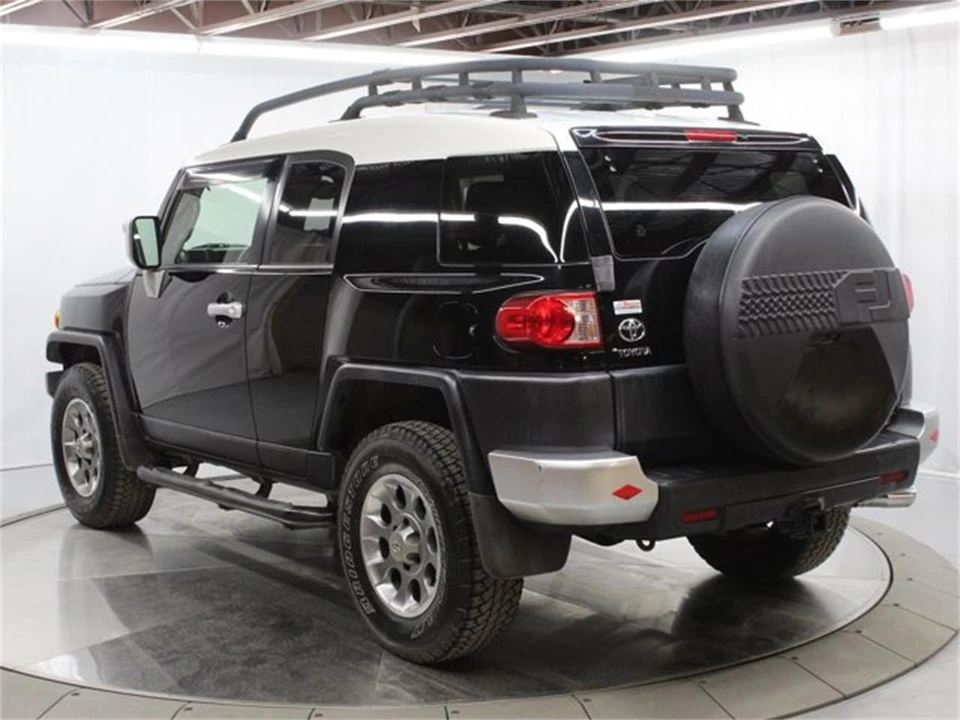 2011 Toyota FJ Cruiser - Image 5 of 31