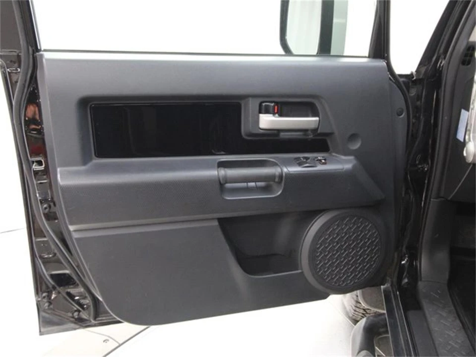 2011 Toyota FJ Cruiser - Image 19 of 31