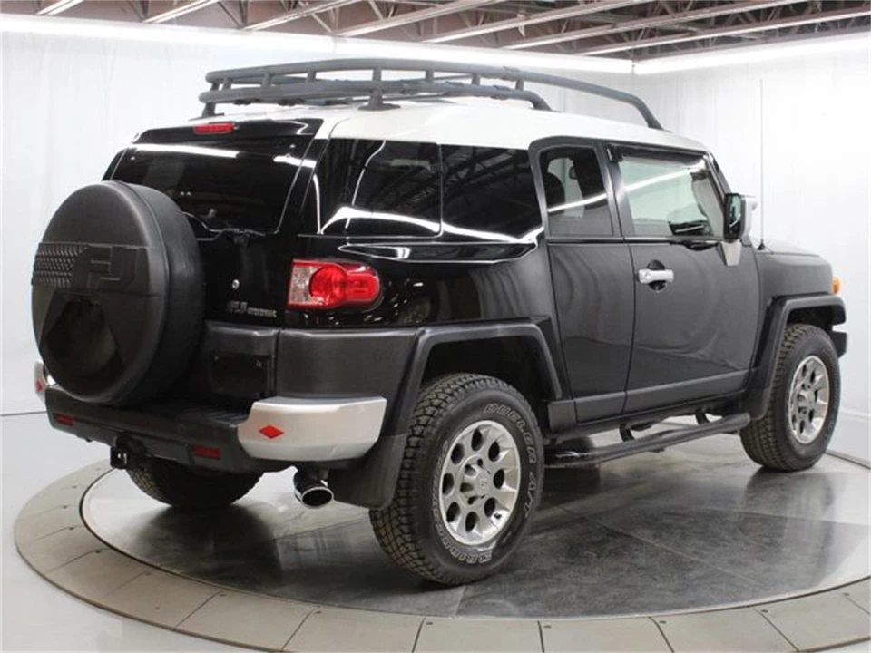 2011 Toyota FJ Cruiser - Image 7 of 31