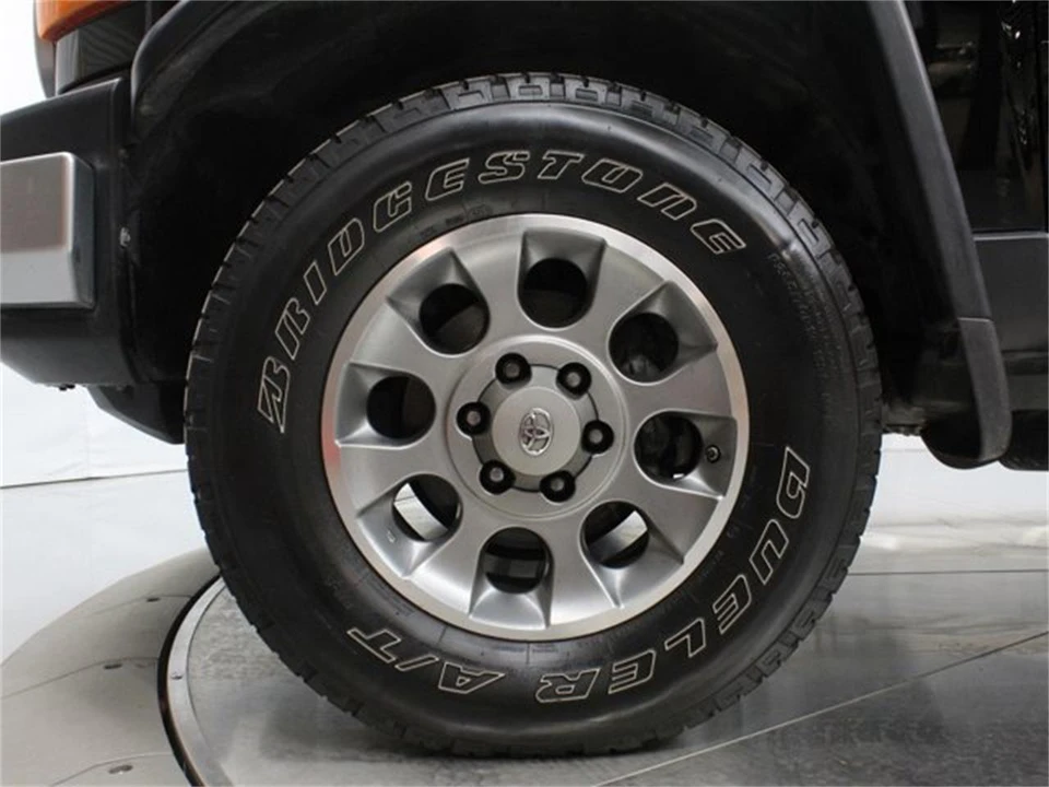 2011 Toyota FJ Cruiser - Image 29 of 31