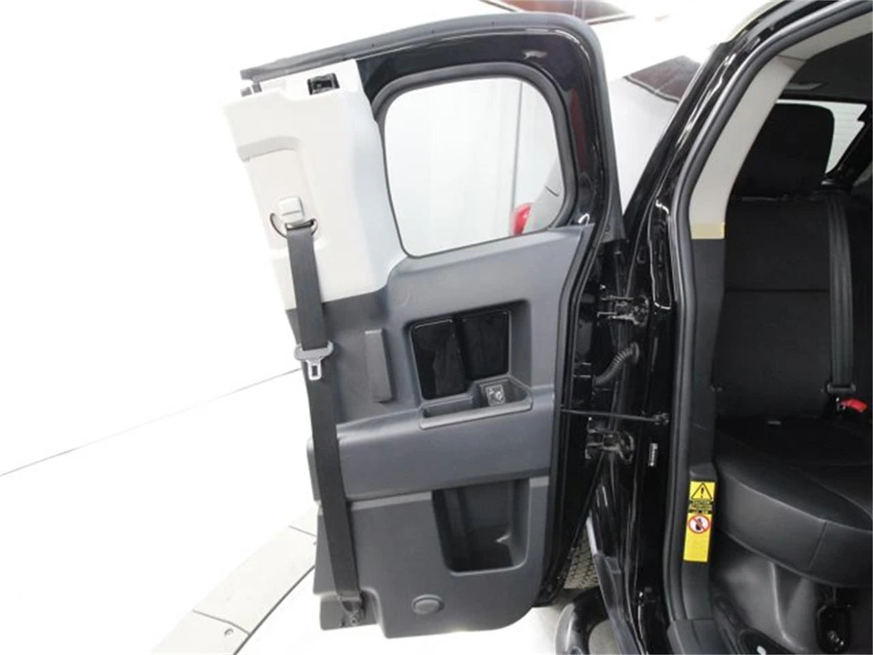 2011 Toyota FJ Cruiser - Image 21 of 31