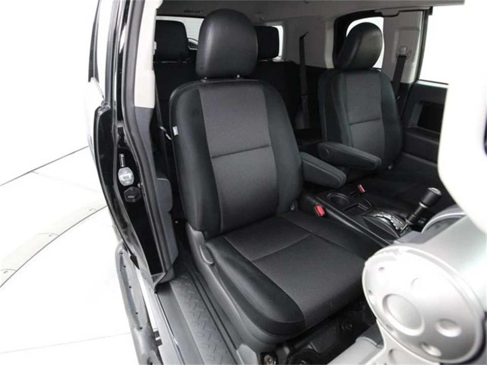 2011 Toyota FJ Cruiser - Image 17 of 31