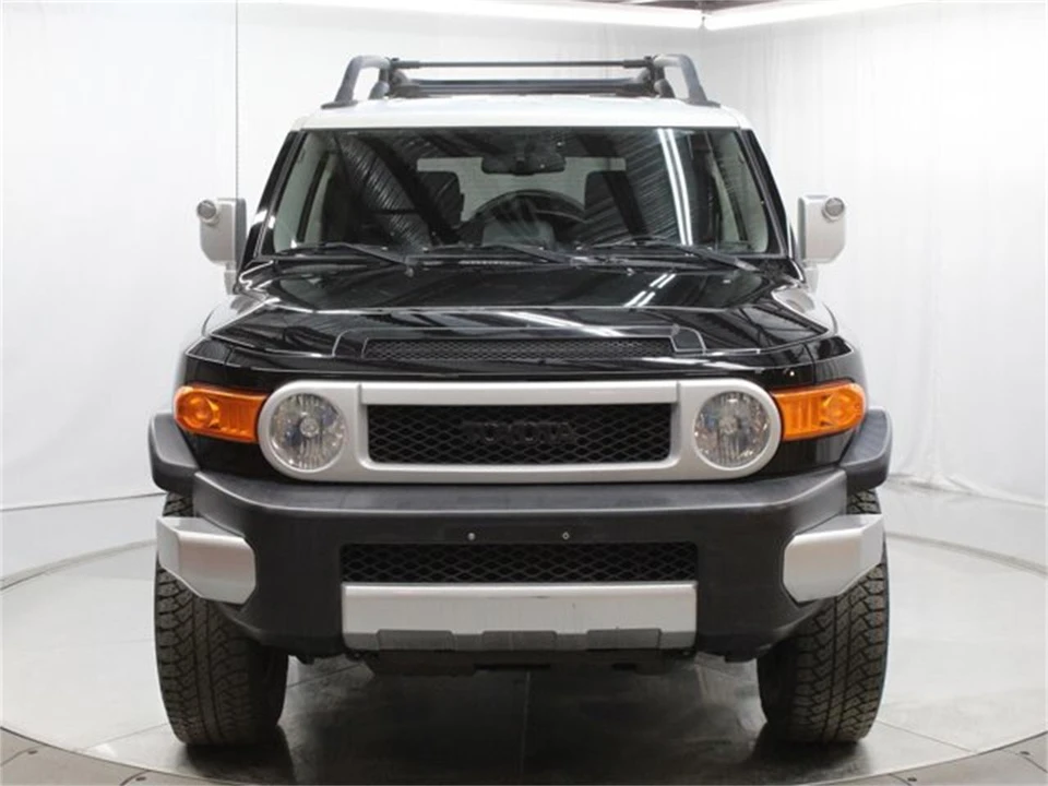 2011 Toyota FJ Cruiser - Image 3 of 31