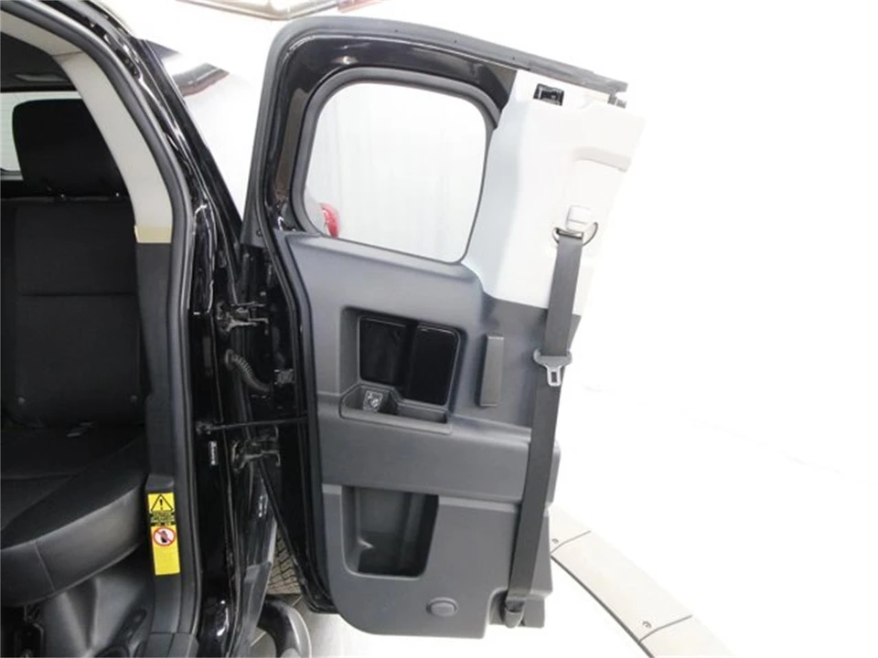 2011 Toyota FJ Cruiser - Image 22 of 31