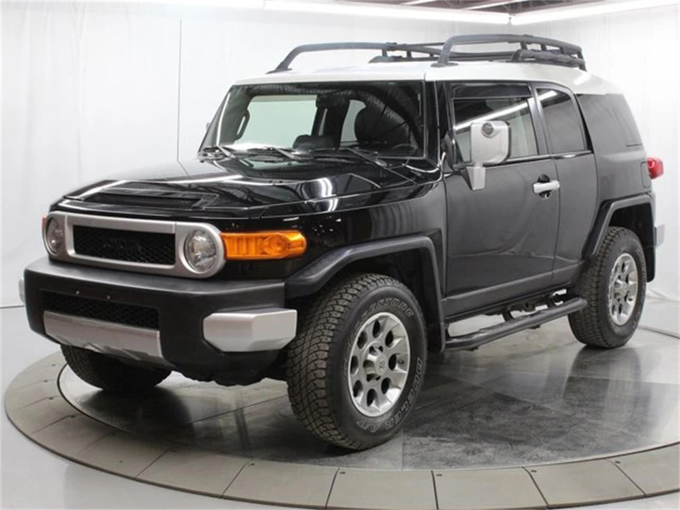 2011 Toyota FJ Cruiser - Image 2 of 31