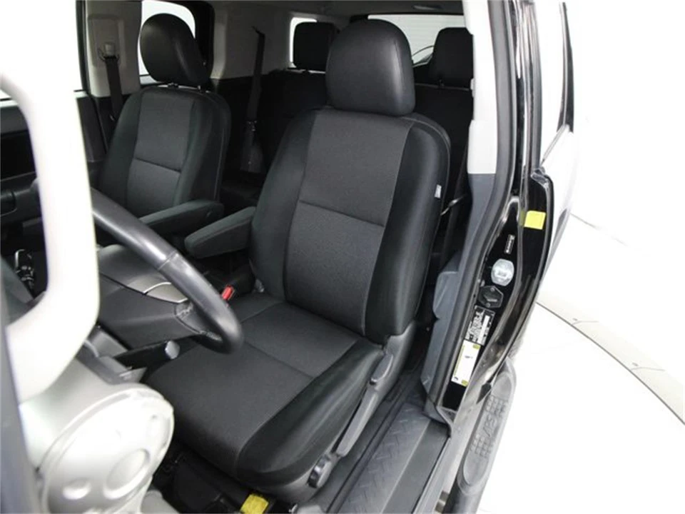 2011 Toyota FJ Cruiser - Image 16 of 31