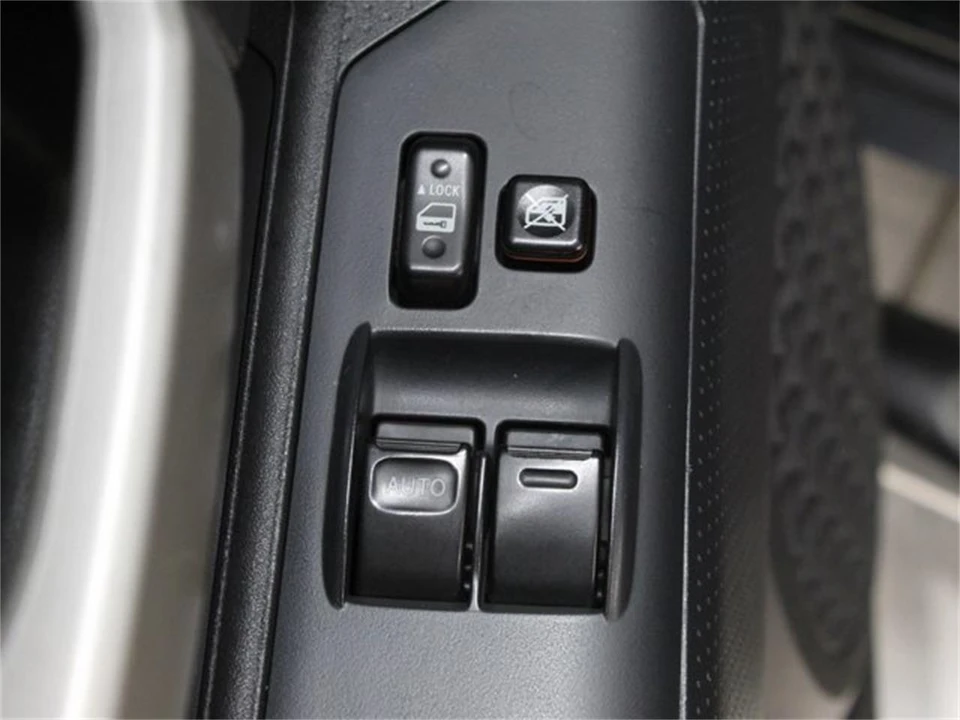 2011 Toyota FJ Cruiser - Image 23 of 31