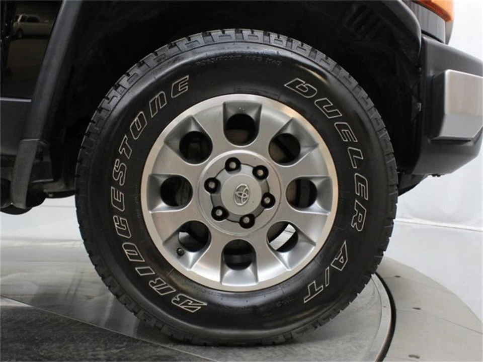2011 Toyota FJ Cruiser - Image 28 of 31