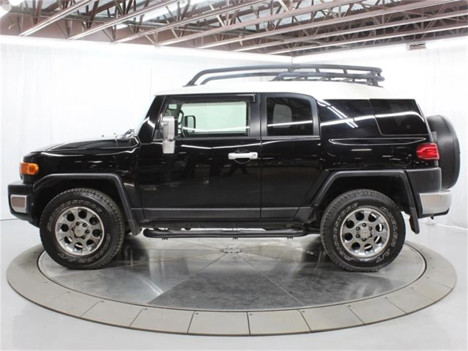 2011 Toyota FJ Cruiser - Image 4 of 31