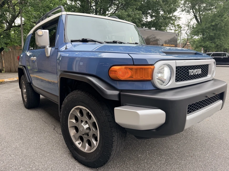 2011 Toyota FJ Cruiser - Image 7 of 30