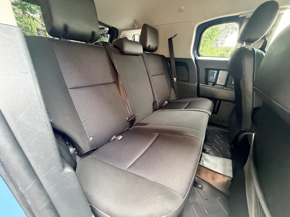 2011 Toyota FJ Cruiser - Image 19 of 30