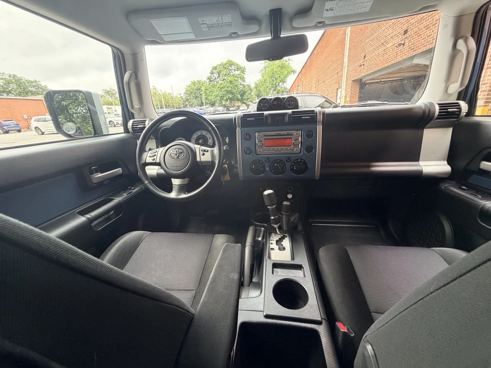 2011 Toyota FJ Cruiser - Image 22 of 30