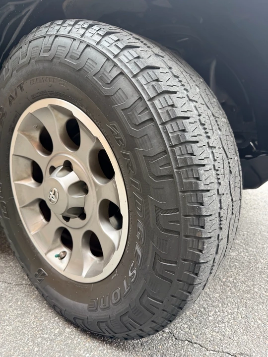 2011 Toyota FJ Cruiser - Image 13 of 30