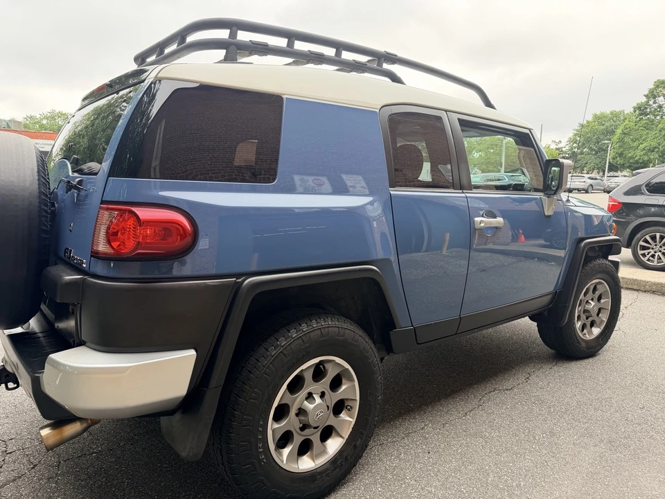 2011 Toyota FJ Cruiser - Image 5 of 30