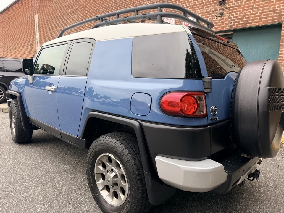 2011 Toyota FJ Cruiser - Image 3 of 30