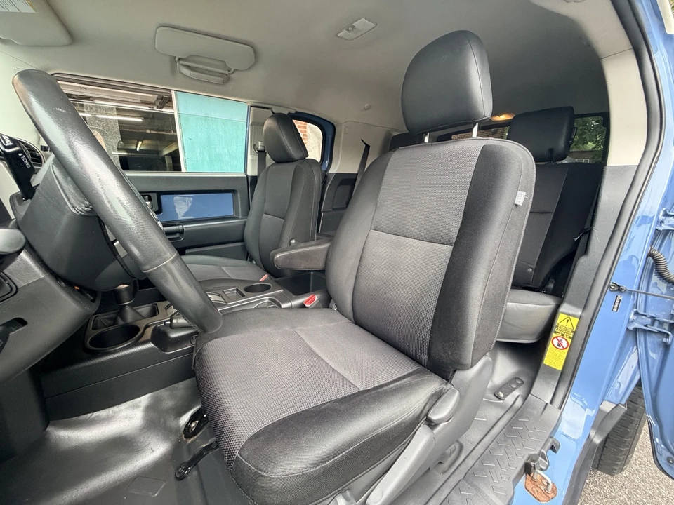 2011 Toyota FJ Cruiser - Image 17 of 30