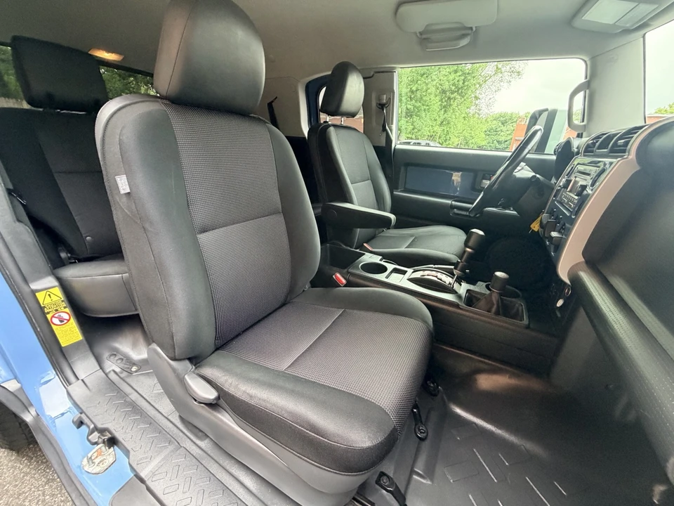 2011 Toyota FJ Cruiser - Image 20 of 30