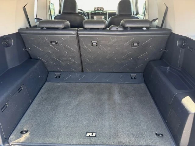 2011 Toyota FJ Cruiser - Image 26 of 31