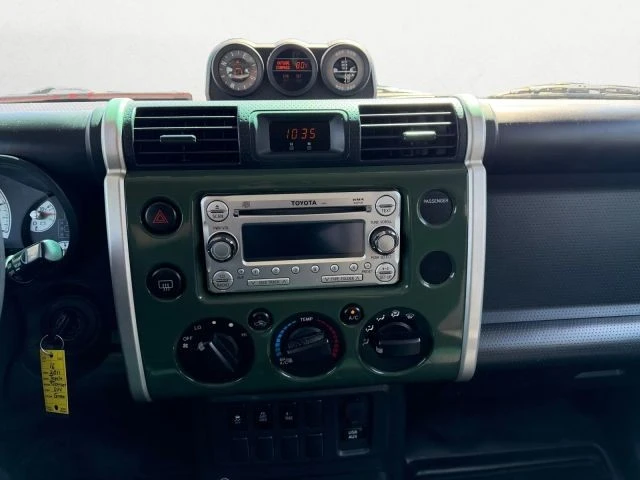 2011 Toyota FJ Cruiser - Image 18 of 31