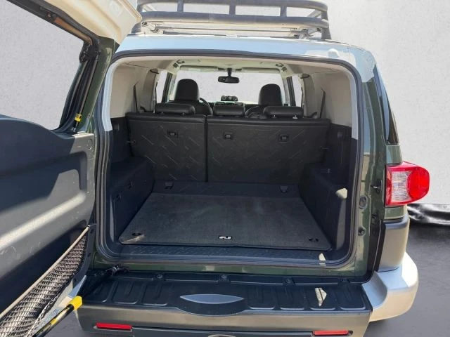2011 Toyota FJ Cruiser - Image 25 of 31