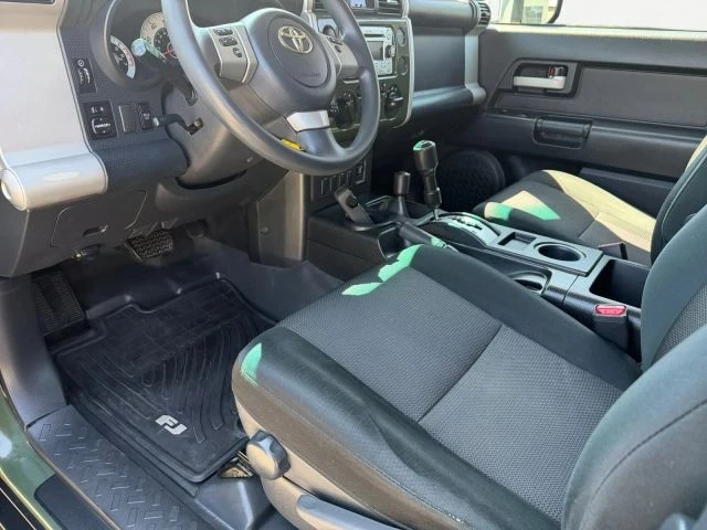2011 Toyota FJ Cruiser - Image 14 of 31