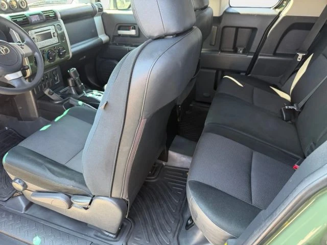 2011 Toyota FJ Cruiser - Image 24 of 31