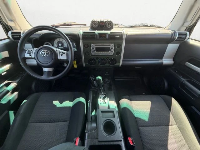 2011 Toyota FJ Cruiser - Image 12 of 31