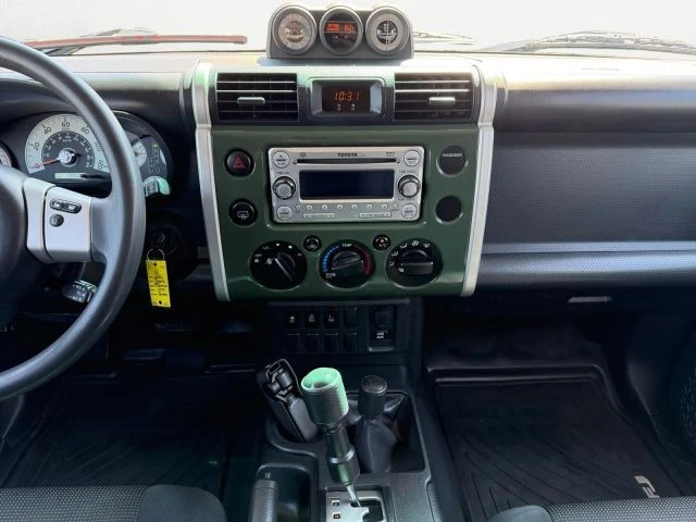 2011 Toyota FJ Cruiser - Image 13 of 31