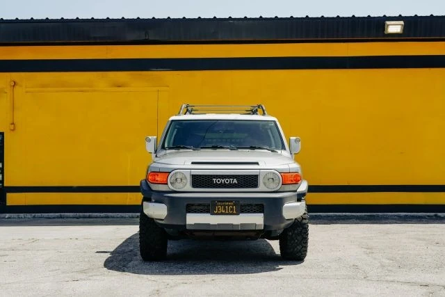 2011 Toyota FJ Cruiser - Image 2 of 31