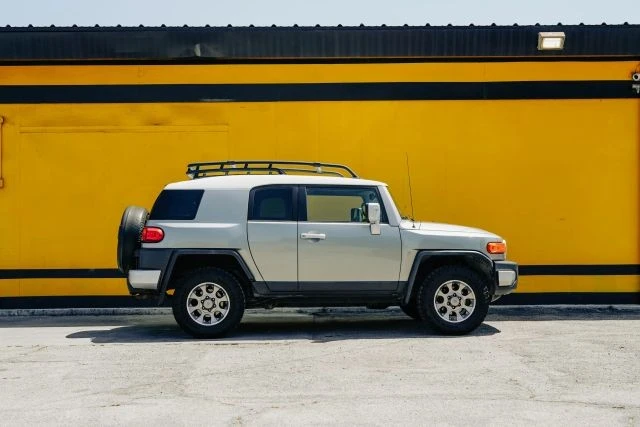 2011 Toyota FJ Cruiser - Image 4 of 31