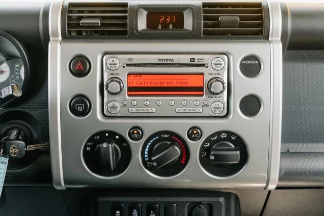 2011 Toyota FJ Cruiser - Image 27 of 31