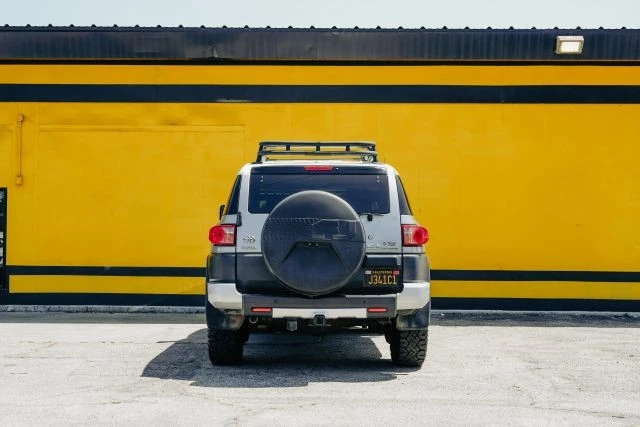 2011 Toyota FJ Cruiser - Image 6 of 31