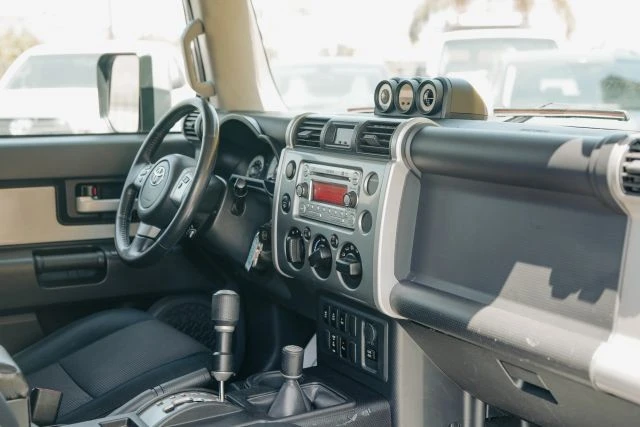 2011 Toyota FJ Cruiser - Image 17 of 31