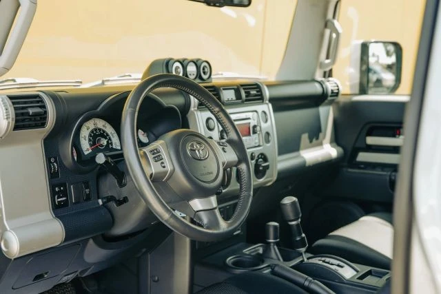 2011 Toyota FJ Cruiser - Image 11 of 31