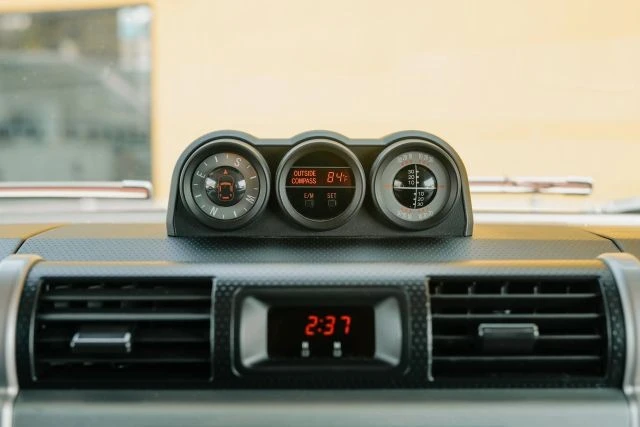 2011 Toyota FJ Cruiser - Image 28 of 31