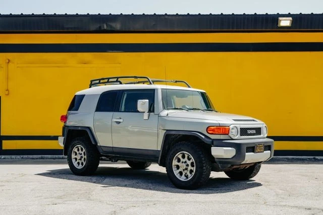 2011 Toyota FJ Cruiser - Image 3 of 31