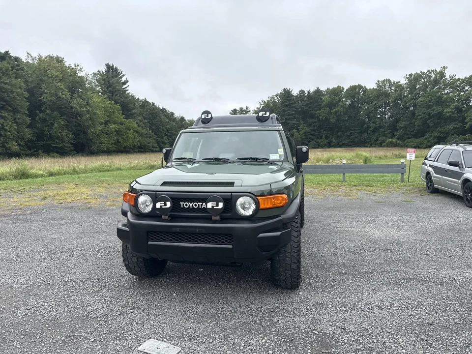 2011 Toyota FJ Cruiser - Image 23 of 31