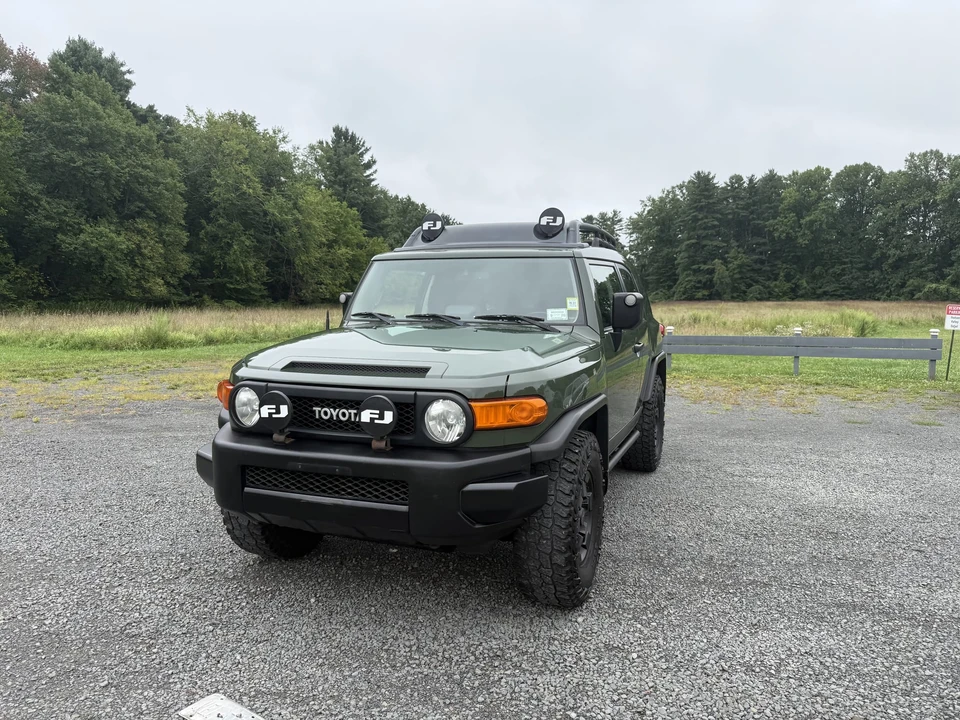 2011 Toyota FJ Cruiser - Image 24 of 31