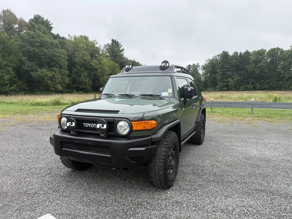 2011 Toyota FJ Cruiser - Image 25 of 31