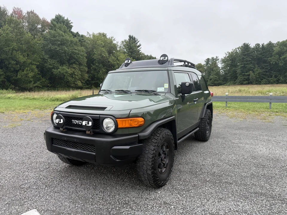 2011 Toyota FJ Cruiser - Image 26 of 31