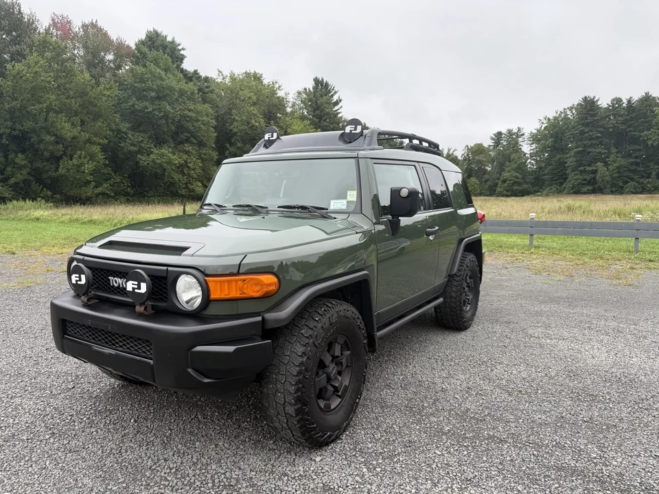 2011 Toyota FJ Cruiser - Image 27 of 31