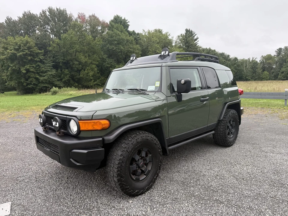 2011 Toyota FJ Cruiser - Image 28 of 31