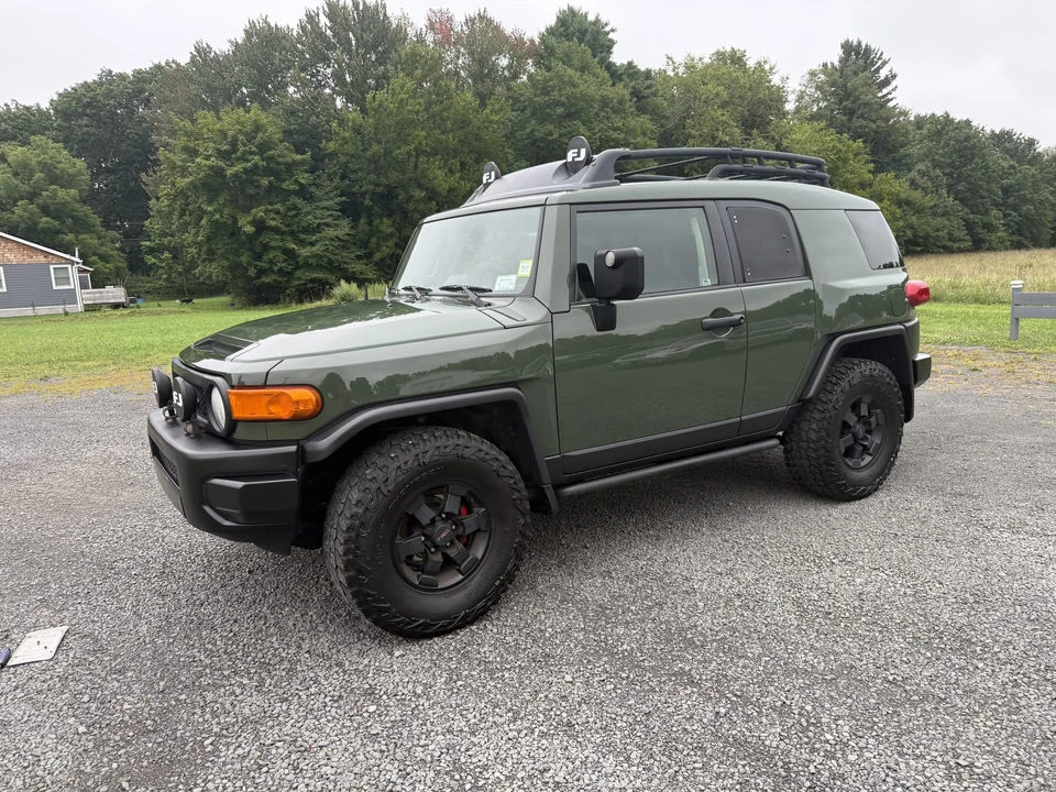2011 Toyota FJ Cruiser - Image 29 of 31