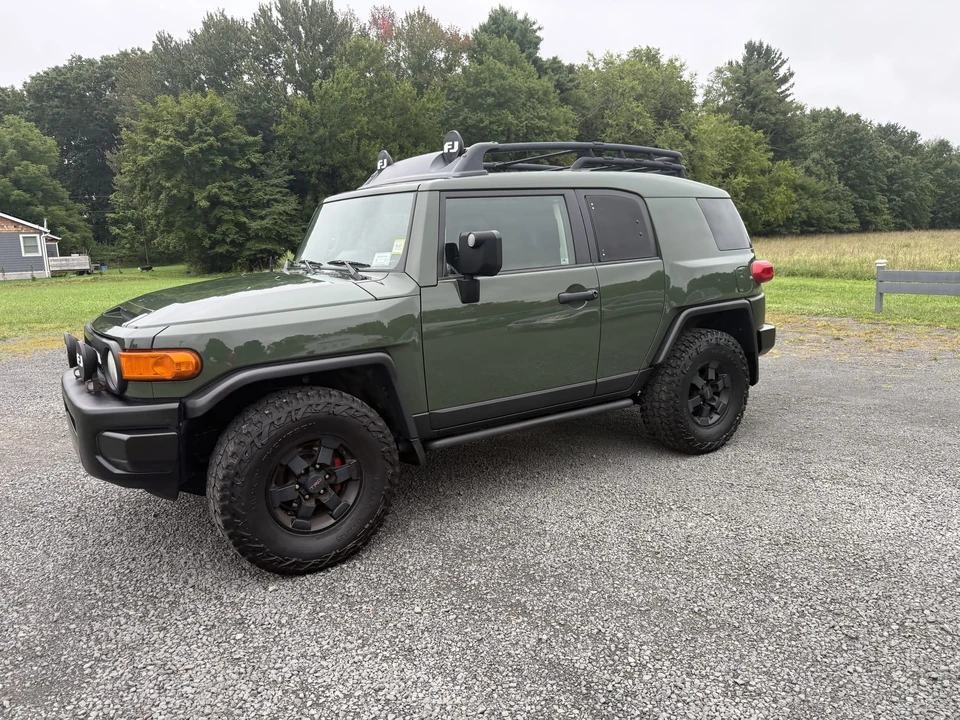 2011 Toyota FJ Cruiser - Image 30 of 31