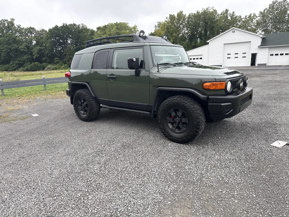 2011 Toyota FJ Cruiser - Image 3 of 31
