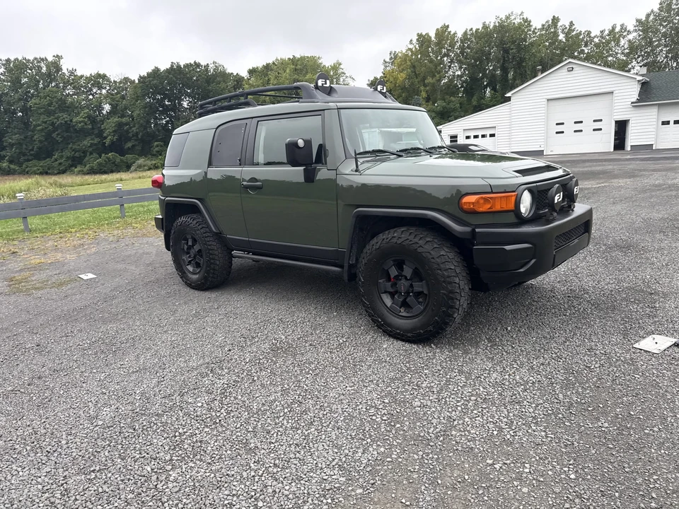 2011 Toyota FJ Cruiser - Image 4 of 31
