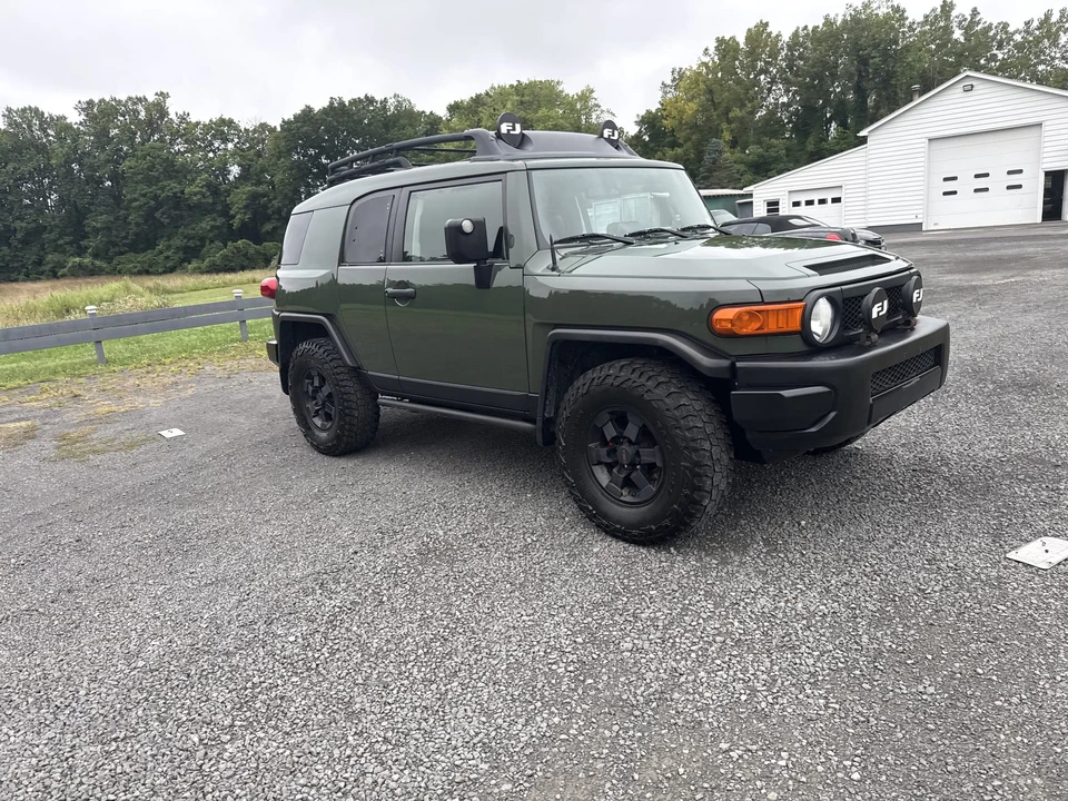 2011 Toyota FJ Cruiser - Image 5 of 31