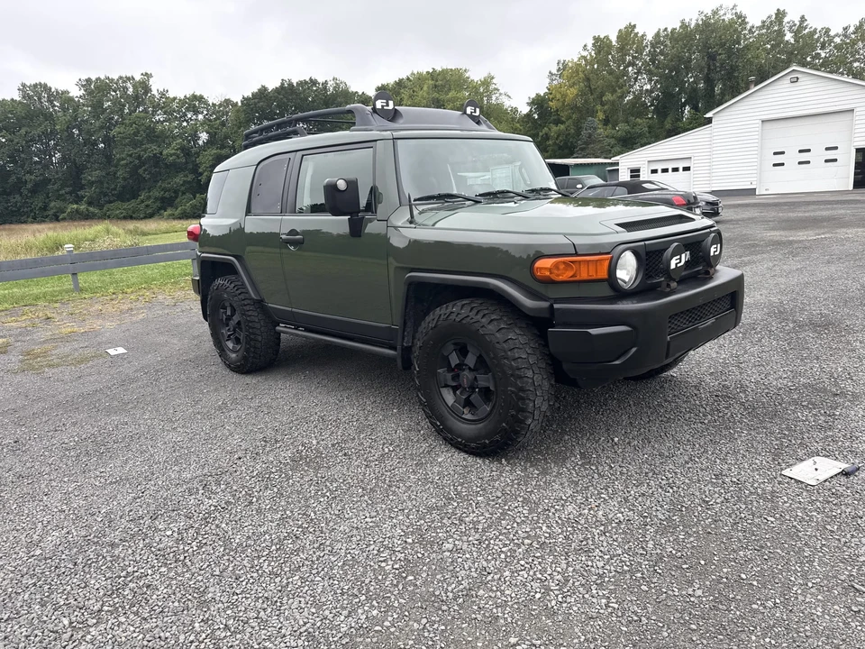 2011 Toyota FJ Cruiser - Image 6 of 31