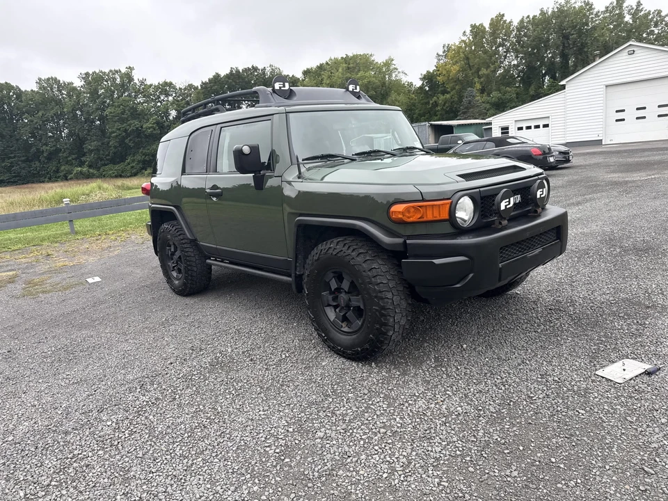 2011 Toyota FJ Cruiser - Image 7 of 31