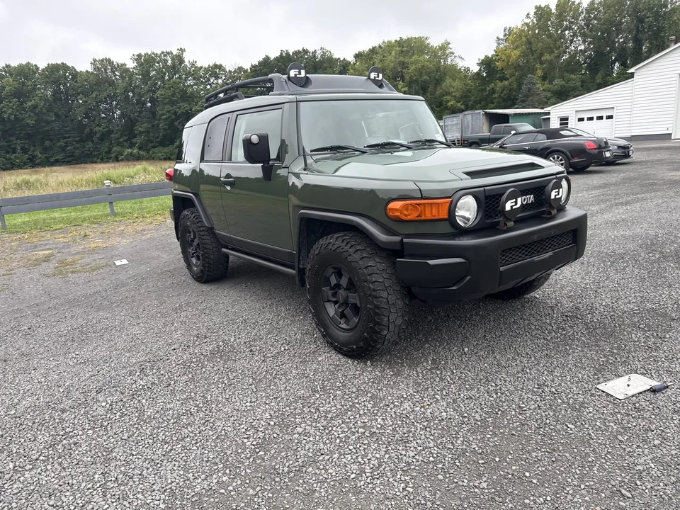 2011 Toyota FJ Cruiser - Image 8 of 31